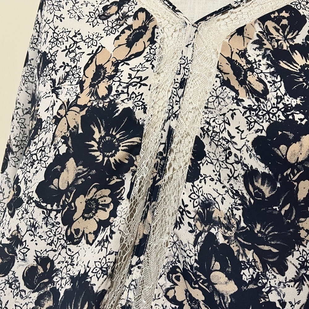 Pleione Medium Blue Cream Lace Floral Long Sleeve Draped Silhouette Blouse - Picture 4 of 9
